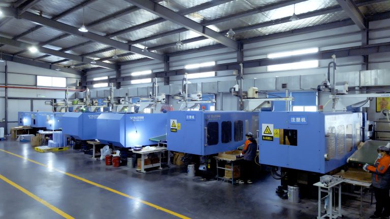 plastic injection moulding workshop producing disposable tableware