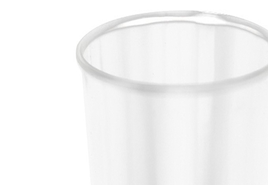 Rolled bead rim and 0.5 mm wall on a 1 oz clear plastic shot cup